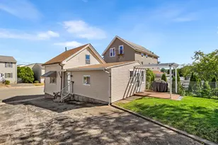 2113 Pleasant St, Fall River, MA 02723 - Photo 27
