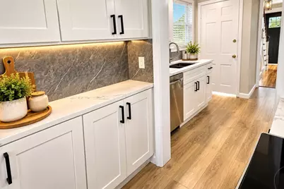 121 Elm St, Agawam, MA 01001 - Photo 5