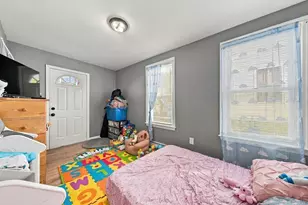 97 Canonicus St, Fall River, MA 02723 - Photo 9