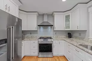 19 Hampstead St, Methuen, MA 01844 - Photo 9