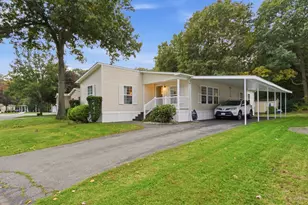 40 Butternut Cir, Taunton, MA 02780 - Photo 3