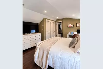 581 E 8th Street #2, Boston, MA 02127 - Photo 9