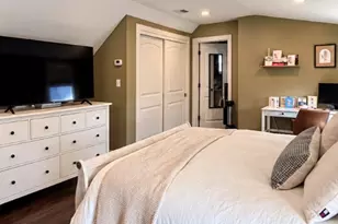581 E 8th St, Boston, MA 02127 - Photo 9