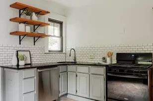 8 Pine St, Boston, MA 02136 - Photo 17