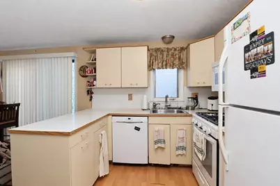 20 Angle St #10, Lowell, MA 01851 - Photo 5