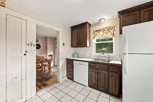 126 Village St, Marblehead, MA 01945 - Photo 9