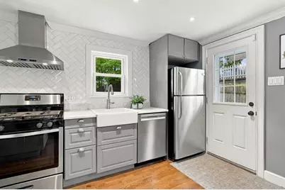 28 Eastman Ave, Swampscott, MA 01907 - Photo 9