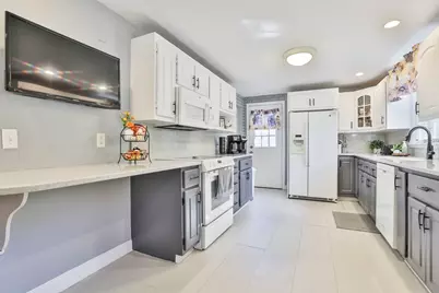 25 Indian Rock Dr, Saugus, MA 01906 - Photo 5
