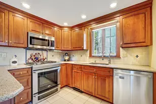 21 Elm St, Melrose, MA 02176 - Photo 9