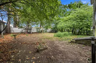 30 Myrtle Ave, Holyoke, MA 01040 - Photo 31