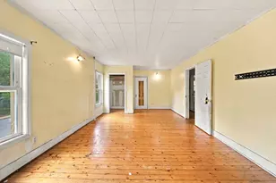 30 Myrtle Ave, Holyoke, MA 01040 - Photo 17