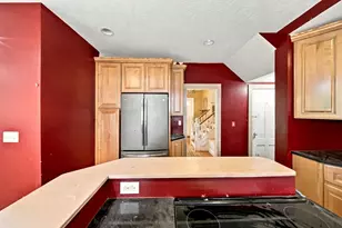 30 Myrtle Ave, Holyoke, MA 01040 - Photo 3