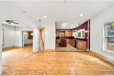 30 Myrtle Ave, Holyoke, MA 01040 - Photo 9