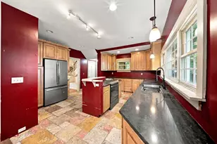 30 Myrtle Ave, Holyoke, MA 01040 - Photo 3