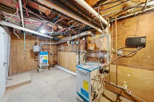 8 Cady St, Lowell, MA 01852 - Photo 35