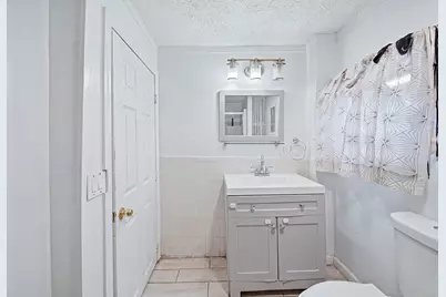 8 Cady St, Lowell, MA 01852 - Photo 11