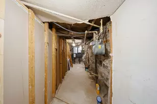 8 Cady St, Lowell, MA 01852 - Photo 37