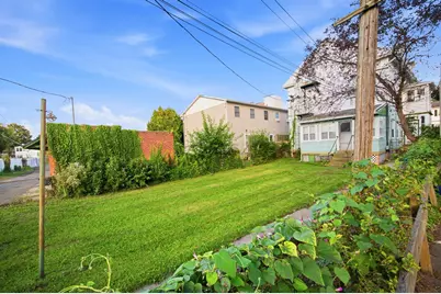 77 Walnut St, Holyoke, MA 01040 - Photo 9