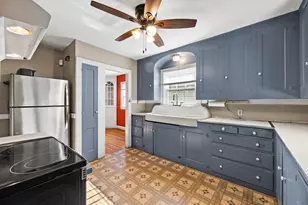 306 Cherry St, Holyoke, MA 01040 - Photo 3