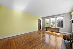 306 Cherry St, Holyoke, MA 01040 - Photo 9