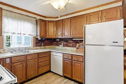 16 Holly Ct, Springfield, MA 01151 - Photo 7