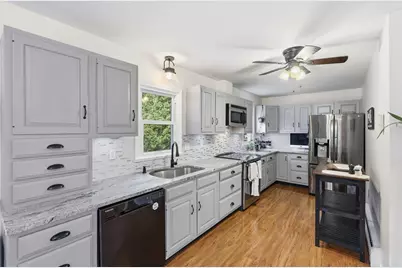 8 Guilford St, Worcester, MA 01606 - Photo 9
