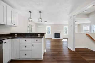 7 Snowberry Cir, Worcester, MA 01607 - Photo 5