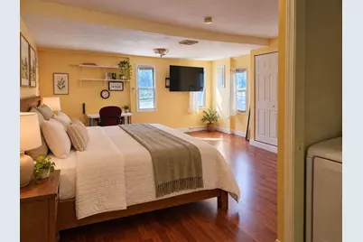 1343 Pleasant St, Worcester, MA 01602 - Photo 9