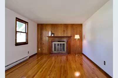 21 Carmel Ln, Agawam, MA 01030 - Photo 3