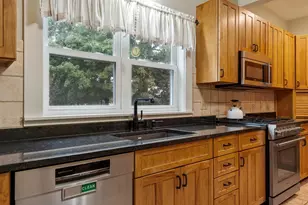 10 Byron St, Haverhill, MA 01835 - Photo 19
