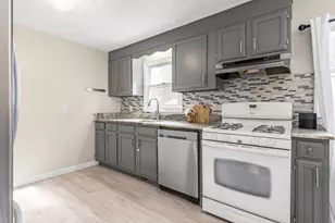 631 E Merrimack St, Lowell, MA 01852 - Photo 13
