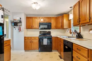 7 N Lakeview Rd, Norton, MA 02766 - Photo 9