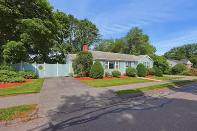 11 Preston St, Wakefield, MA 01880 - Photo 3