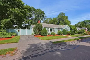 11 Preston St, Wakefield, MA 01880 - Photo 3