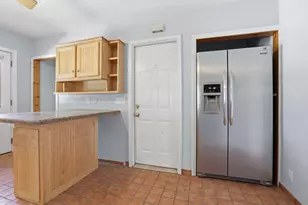 10 Pkwy, Stoneham, MA 02180 - Photo 5