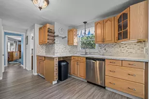 105 Freda Ln, Lowell, MA 01854 - Photo 9