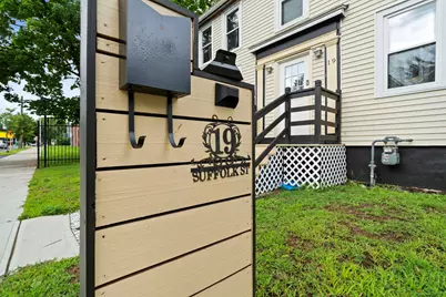 19 Suffolk St, Springfield, MA 01109 - Photo 3