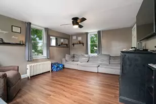 19 Suffolk St, Springfield, MA 01109 - Photo 9