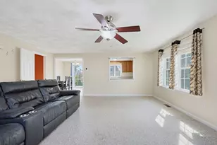 37 Dennis St, Attleboro, MA 02703 - Photo 5