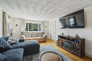 49 Crest St, Ludlow, MA 01056 - Photo 9