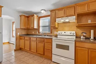 29 Elizabeth St, Gardner, MA 01440 - Photo 5