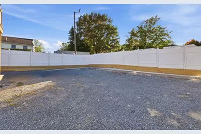 11 Beacon St, Lawrence, MA 01843 - Photo 5