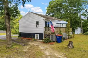 95 Mayflower Ln, Wareham, MA 02571 - Photo 3