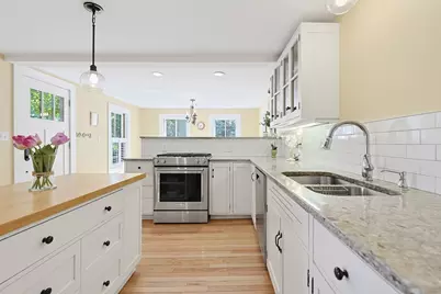 423 South St, Holliston, MA 01746 - Photo 7