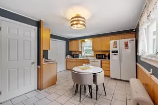 55 Cottage St, Fitchburg, MA 01420 - Photo 5