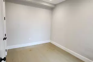 579 E 8th St, Boston, MA 02127 - Photo 9