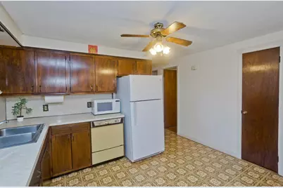 68 Talmadge Dr, Springfield, MA 01118 - Photo 9
