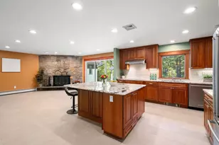 10 Lantern Rd, Framingham, MA 01702 - Photo 9