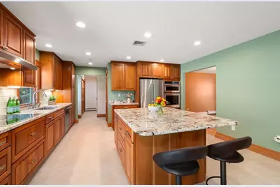10 Lantern Rd, Framingham, MA 01702 - Photo 7