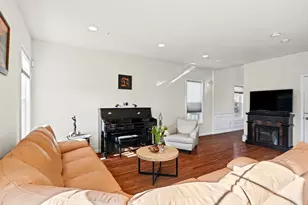 22 Kendall Ct, Bedford, MA 01730 - Photo 3